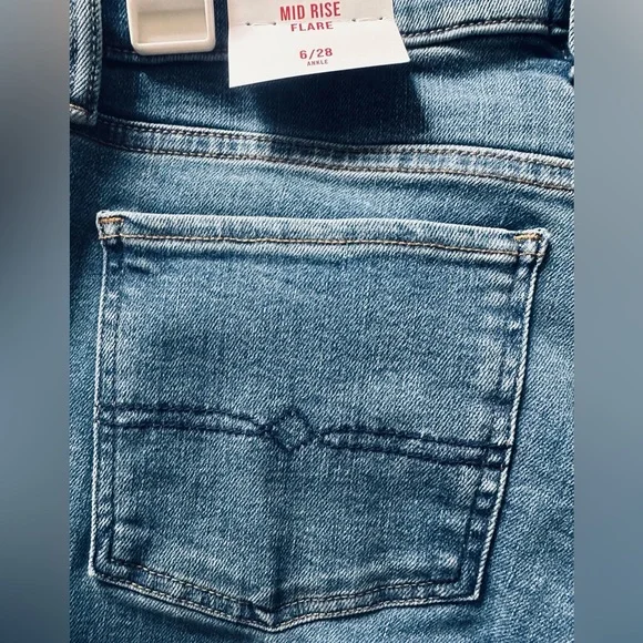 Lucky Brand Sweet Mid Rise Women's Flare Leg Blue Jeans NWOT - Picture 7 of 8